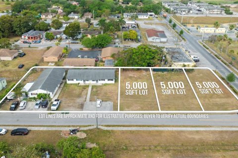 Commercial property in Homestead, Florida 394.65 sq.m. № 1861119 - photo 10