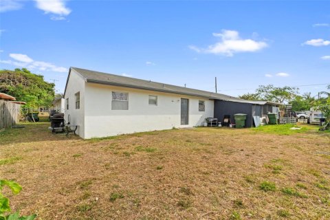 Commercial property in Homestead, Florida 394.65 sq.m. № 1861119 - photo 6