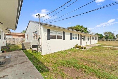 Commercial property in Homestead, Florida 394.65 sq.m. № 1861119 - photo 4