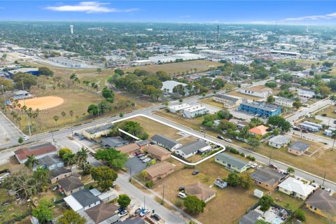 Commercial property in Homestead, Florida 394.65 sq.m. № 1861119 - photo 17
