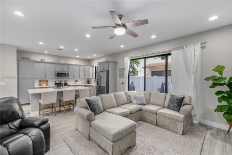 Купить таунхаус в Пемброк-Пайнс, Флорида 3 спальни, 157.19м2, № 2067064 - фото 4