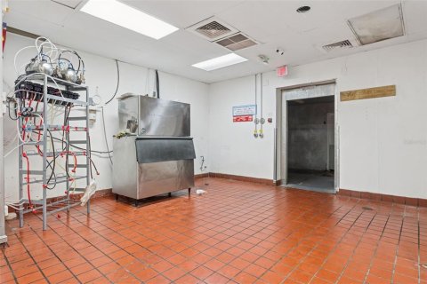 Immobilier commercial à louer à Tampa, Floride: 295.24 m2 № 2214912 - photo 17