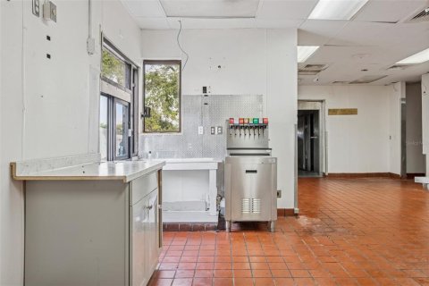 Immobilier commercial à louer à Tampa, Floride: 295.24 m2 № 2214912 - photo 15