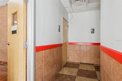 Immobilier commercial à louer à Tampa, Floride: 295.24 m2 № 2214912 - photo 10