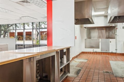 Immobilier commercial à louer à Tampa, Floride: 295.24 m2 № 2214912 - photo 11
