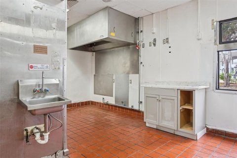 Immobilier commercial à louer à Tampa, Floride: 295.24 m2 № 2214912 - photo 16