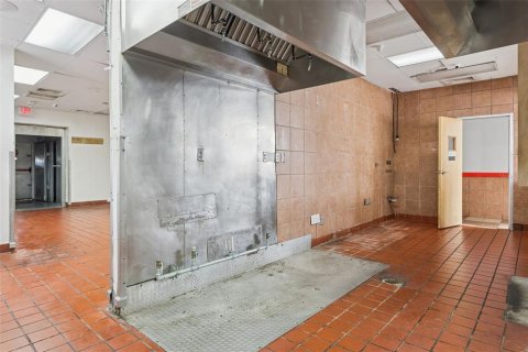 Immobilier commercial à louer à Tampa, Floride: 295.24 m2 № 2214912 - photo 13