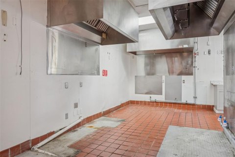 Immobilier commercial à louer à Tampa, Floride: 295.24 m2 № 2214912 - photo 12