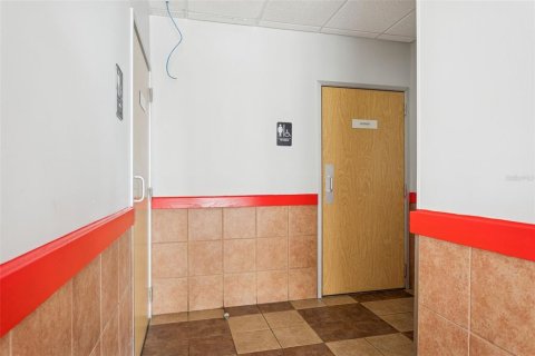 Immobilier commercial à louer à Tampa, Floride: 295.24 m2 № 2214912 - photo 9