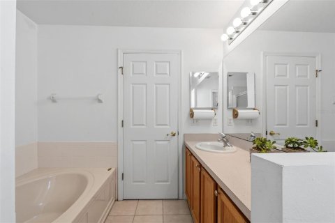House in Poinciana, Florida 2 bedrooms, 128.86 sq.m. № 2395864 - photo 9