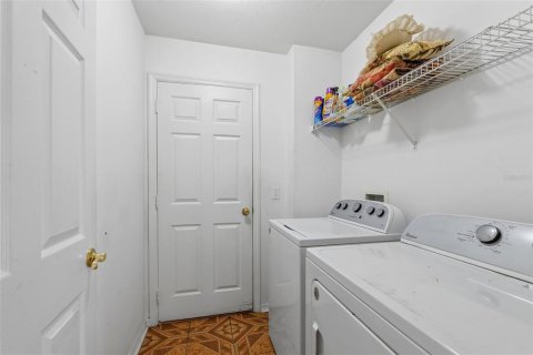House in Poinciana, Florida 2 bedrooms, 128.86 sq.m. № 2395864 - photo 22
