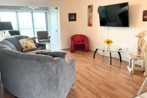 Condo in Port Charlotte, Florida, 2 bedrooms  № 1881387 - photo 16