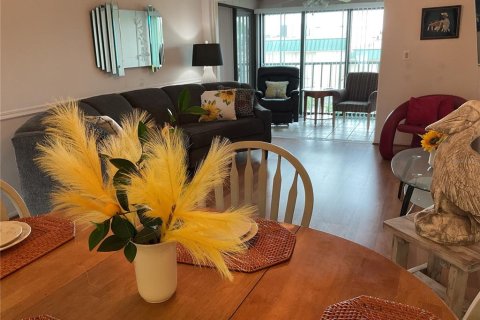 Condo in Port Charlotte, Florida, 2 bedrooms  № 1881387 - photo 11