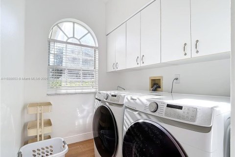 House in Naples, Florida 3 bedrooms, 181.62 sq.m. № 2018231 - photo 7