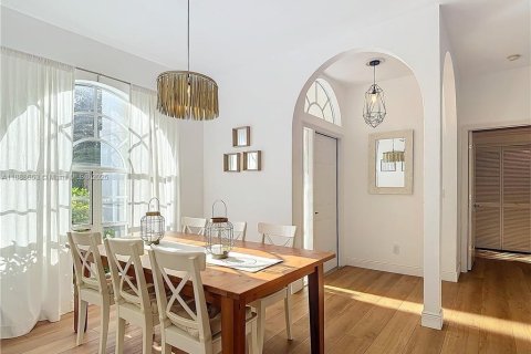 House in Naples, Florida 3 bedrooms, 181.62 sq.m. № 2018231 - photo 6