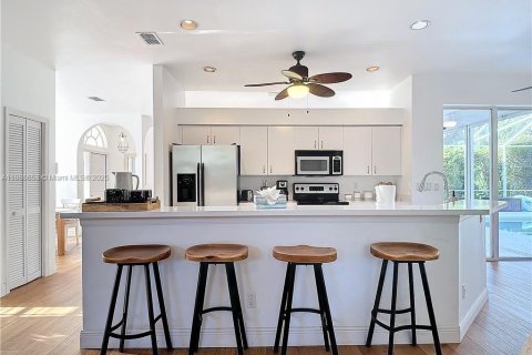 House in Naples, Florida 3 bedrooms, 181.62 sq.m. № 2018231 - photo 15