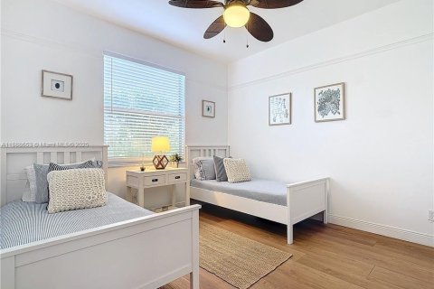 House in Naples, Florida 3 bedrooms, 181.62 sq.m. № 2018231 - photo 10