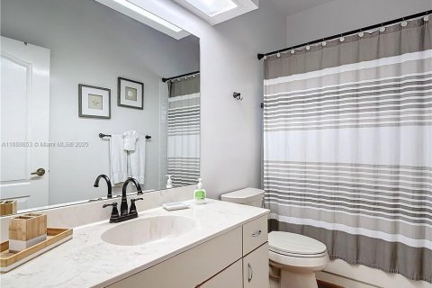 House in Naples, Florida 3 bedrooms, 181.62 sq.m. № 2018231 - photo 9