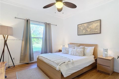 House in Naples, Florida 3 bedrooms, 181.62 sq.m. № 2018231 - photo 14