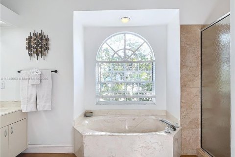 House in Naples, Florida 3 bedrooms, 181.62 sq.m. № 2018231 - photo 11