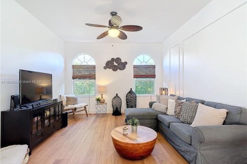 House in Naples, Florida 3 bedrooms, 181.62 sq.m. № 2018231 - photo 19