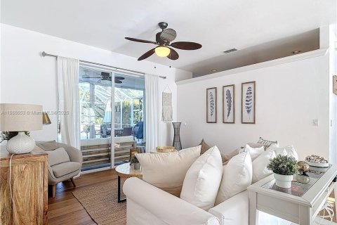 House in Naples, Florida 3 bedrooms, 181.62 sq.m. № 2018231 - photo 4