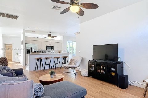 House in Naples, Florida 3 bedrooms, 181.62 sq.m. № 2018231 - photo 18