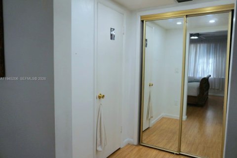 Apartment in Miami, Florida 2 bedrooms, 90.58 sq.m. № 2001547 - photo 10