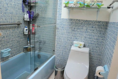 Apartment in Miami, Florida 2 bedrooms, 90.58 sq.m. № 2001547 - photo 14