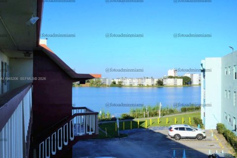 Apartment in Miami, Florida 2 bedrooms, 90.58 sq.m. № 2001547 - photo 16