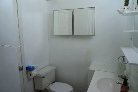 Copropriété à louer à Miami, Floride: 2 chambres, 90.58 m2 № 2001547 - photo 18