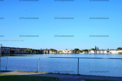 Apartment in Miami, Florida 2 bedrooms, 90.58 sq.m. № 2001547 - photo 17