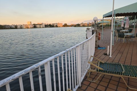 Copropriété à louer à Miami, Floride: 2 chambres, 90.58 m2 № 2001547 - photo 28