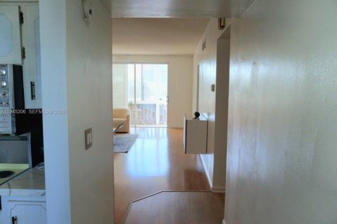 Apartment in Miami, Florida 2 bedrooms, 90.58 sq.m. № 2001547 - photo 2