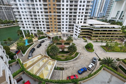 Condo in Miami, Florida, 1 bedroom  № 1946990 - photo 23