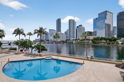Condo in Miami, Florida, 1 bedroom  № 1946990 - photo 1