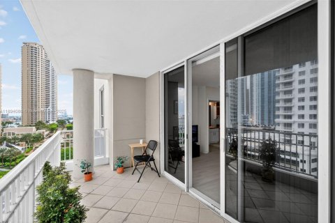 Condo in Miami, Florida, 1 bedroom  № 1946990 - photo 18