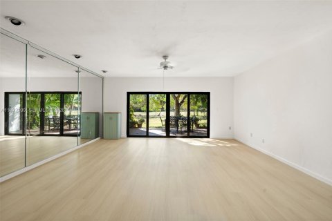 Copropriété à louer à Miami, Floride: 3 chambres, 165.37 m2 № 2033152 - photo 6