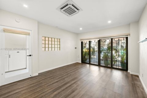 Copropriété à louer à Miami, Floride: 3 chambres, 165.37 m2 № 2033152 - photo 18