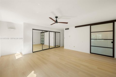 Copropriété à louer à Miami, Floride: 3 chambres, 165.37 m2 № 2033152 - photo 10