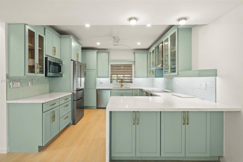 Copropriété à louer à Miami, Floride: 3 chambres, 165.37 m2 № 2033152 - photo 4