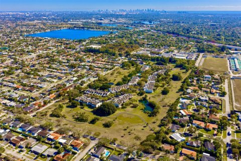 Copropriété à louer à Miami, Floride: 3 chambres, 165.37 m2 № 2033152 - photo 27