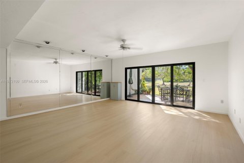 Copropriété à louer à Miami, Floride: 3 chambres, 165.37 m2 № 2033152 - photo 13