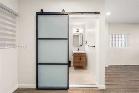 Copropriété à louer à Miami, Floride: 3 chambres, 165.37 m2 № 2033152 - photo 16