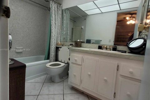 Condo in Lauderdale Lakes, Florida, 2 bedrooms  № 1729468 - photo 7