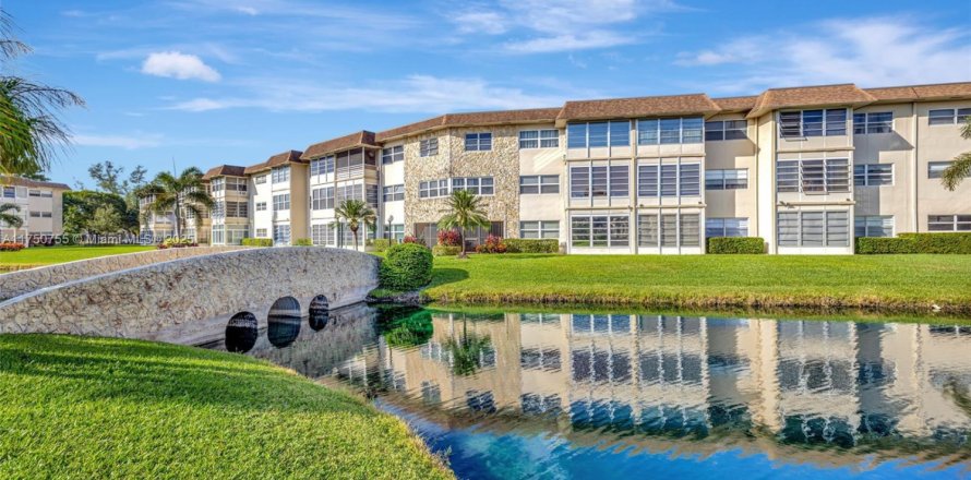 Condo in Lauderdale Lakes, Florida, 2 bedrooms № 1729468