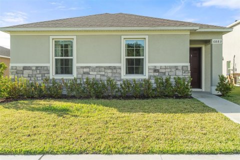 House in Saint Cloud, Florida 4 bedrooms, 159.42 sq.m. № 1435631 - photo 1