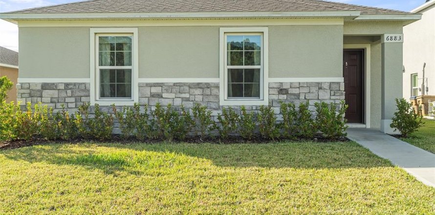 House in Saint Cloud, Florida 4 bedrooms, 159.42 sq.m. № 1435631