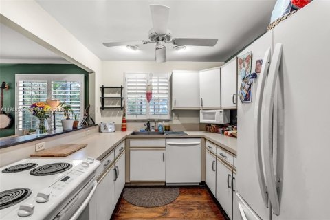 Condominio en alquiler en Pompano Beach, Florida, 2 dormitorios, 92.9 m2 № 2152978 - foto 10