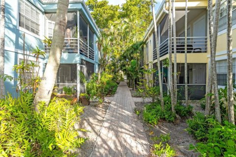 Condominio en Pompano Beach, Florida, 2 dormitorios  № 2152978